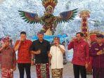 Foto-bersama-saat-tos-arak-brem-Bali-dalam-peringatan-hari-arak-Bali-ke-2-di-GWK-Cultural-Park-Bali.jpg
