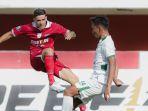 Gelandang-serang-Persis-Solo-Alexis-Messidoro-saat-menghadapi-PSS-Sleman.jpg