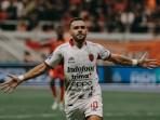 Gelandang-tengah-Bali-United-Mirza-Mustafic-saat-melakukan-selebrasi-seusai-cetak-gol.jpg