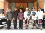 Gubernur-WaSperasional-ke-Majelis-Desa-AdatSD.jpg
