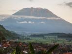 Demi Kelancaran Upacara Puncak Pujawali, Pendakian ke Gunung Agung Ditutup 3 Hari
