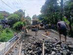 Jalan-Jebol-di-Singakerta-Bali-Dinas-PUPR-Gianyar-Target-Galungan-Bisa-Dilalui-Motor.jpg