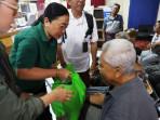 Jaya-Negara-kembali-menyerahkan-bantuan-pasca-banjir-kepada-warga-terdampak.jpg