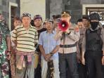 Paruman Agung di Desa Bugbug Bali Memanas, Kelompok Warga Saling Dorong, Kapolres Turun Tangan