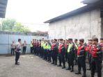 Kabag-Ops-Polres-Gianyar-Kompol-I-Gusti-Ngurah-Yudistira-saat-mempersiapkan-pasukan.jpg