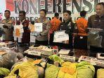 Kapolda-Bali-Irjen-Pol-Putu-Jayan-Danu-Putra-temuan-117-bal-baju-bekas-impor.jpg