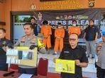 Kapolres-Buleleng-AKBP-Ida-Bagus-Widwan-Sutadi-menunjukkan-barang-bukti-narkoba.jpg