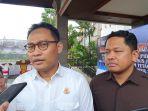 Kasi-Pidsus-Kejari-Badung-Barkah-Dwi-Atmoko-kiri-didampingi-Kasintel-Kejari-Badung-I-Gede-Ancana.jpg