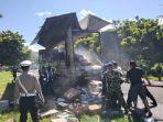 Keluarkan-Asap-di-Atas-Kapal-Truk-Bermuatan-Paket-Online-Terbakar-di-Bali.jpg