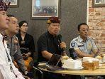 Kepala-Bapenda-Bali-I-Made-Santa-saat-Sosialisasi-Pergub-Nomor-50-Tahun-2023.jpg