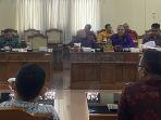 Komisi-1-DPRD-Bali-Gelar-Rapat-Tindak-Lanjuti-Pembangunan-di-Tebing-Curam.jpg