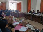 Komisi-III-DPRD-Gianyar-Bali-menggelar-rapat-dengan-stakeholder-Pemkab-Gianyar.jpg