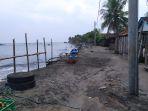 Kondisi-pesisir-Pantai-Pebuahan-di-Desa-Banyubiru-Jembrana-yang-digempur-abrasi.jpg