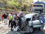 Lakalantas-antara-xenia-dan-bus-mini.jpg
