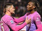 Luka-Jovic-kiri-dan-Rafael-Leao-kanan-melakukan-seleberasi-usai-mencetak-gol-di-laga-AC-Milan.jpg