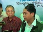 Menhut-Raja-Juli-Antoni-paling-kanan-saat-menyampaikan-permohonan-maaf-45.jpg