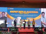 Menteri-ATRKepala-BPN-Anugerahi-Gubernur-Koster-Penghargaan.jpg