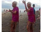 Ni-Ketut-Nepa-alias-Dadong-Barak-semasa-hidupnya-saat-menari-di-pinggir-Pantai-Baluk-Rening.jpg