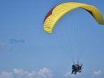 Olahraga-wisata-Paramotor-di-Pantai-Biaung-Bali.jpg