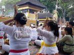 Otonan-Kamis-Paing-Julungwangi-Panjang-Umur-Capai-102-Tahun.jpg