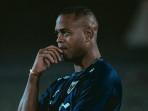 PELATIH-TIMNAS-Pelatih-kepala-timnas-Indonesia-Patrick-Kluivert-saat-memantau.jpg