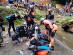 PENCARIAN-Proses-pencarian-korban-tenggelam-di-Air-Terjun-Mengening.jpg