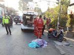PMI-Kabupaten-Badung-dan-aparat-kepolisian-saat-mengevakuasi-korban-kecelakaan-lalulintas.jpg