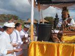 Panglukatan-Agung-Banyupinaruh-di-Pantai-Padanggalak-Bali.jpg