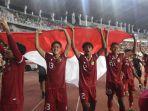 Para-Pemain-Timnas-U-20-Indonesia-mengelilingi-stadion.jpg