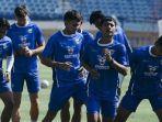 Para-pemain-Persib-Bandung-melakukan-sesi-latihan-terakhir-jelang-duel-Persib-vs-PSIS.jpg