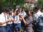 Para-siswa-siswi-SMPN-2-Tabanan-diberikan-Tirta120.jpg