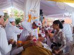 Pelaksanaan-metatah-massal-di-Pura-Agung-Lokanatha-Lumintang-Denpasar.jpg