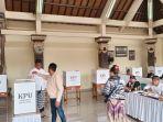 Pelaksanaan-pencoblosan-di-TPS-12-yang-menjadi-lokasi-De-Gadjah-mencoblos.jpg