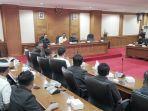 Pelaksanaan-rapat-paripurna-terkait-hibah-lahan-desa-adat-Seminyak.jpg