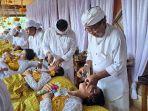 Pelaksanaan-ritual-mepandes-massal-gratis-di-Balai-Banjar-Kelurahan-Kubu.jpg