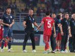 Pelatih-Indra-Sjafri-berkomunikasi-dengan-bek-Alfharezzi-Buffon.jpg