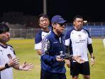 Pelatih-Shin-Tae-yong-memimpin-jalannya-latihan-perdana-Timnas-Indonesia-jelang-vs-Bahrain.jpg