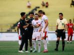 Pemain-Bali-United-Mirza-Mustafic-saat-alami-cedera-bahu-melawan-Semen-Padang.jpg