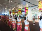 Penampilan-seni-tari-tradisional-Bali-dan-parade-gebogan-di-Bandara-Ngurah-Rai.jpg