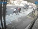Pencurian-motor-di-Kuta-Selatan-pelaku-terekam-CCTV.jpg