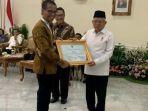 Penghargaan-Pemerintah-RI-diserahkan-Wapres-KH-Maruf-Amien-untuk-penurunan-stunting.jpg