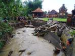 Diterjang Banjir, Pura Dalem Dawan Bali Rusak, Bupati Klungkung Satria Pastikan Penanganan Cepat