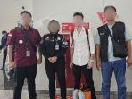 Petugas-imigrasi-Singaraja-saat-melakukan-deportasi-terhadap-WNA.jpg
