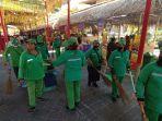 Petugas-kebersihan-melakukan-pembersihan-di-areal-Denpasar-Festival23.jpg