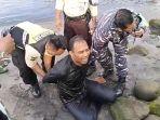Petugas-saat-berhasil-mengamankan-pria-diduga-sebagai-pelaku-curanmor.jpg