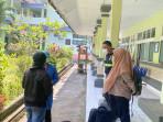 Pihak-keluarga-saat-mendatangi-ruang-Jenazah-RSU-Negara-Jembrana-Selasa-7-Oktober-2025.jpg