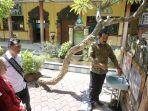 Plt-Bupati-Klungkung-Made-Kasta-saat-mendapati-air-tidak-mengalir-di-SD-N-1-Kamasan.jpg