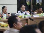 Polres-Jembrana-bersama-stakeholder-terkait-saat-rapat-koordinasi-233.jpg