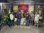 Polsek-Gianyar-saat-mengamankan-pelaku-pencurian-di-minimarket-di-Gianyar.jpg