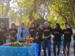 Potong-tumpeng-sebagai-ucapan-syukur-atas-selesainya.jpg